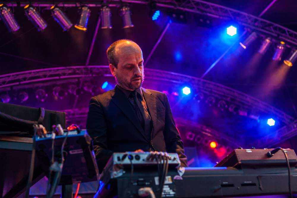 Matthew Herbert of Brexit Big Band which played at Wassermusik said he sees music and its storytelling as a "language that makes sense of a complicated world." © Laura Fiorio\/HKW Matthew Herbert of Brexit Big Band which played at Wassermusik said he sees music and its storytelling as a "language that makes sense of a complicated world." © Laura Fiorio\/HKW